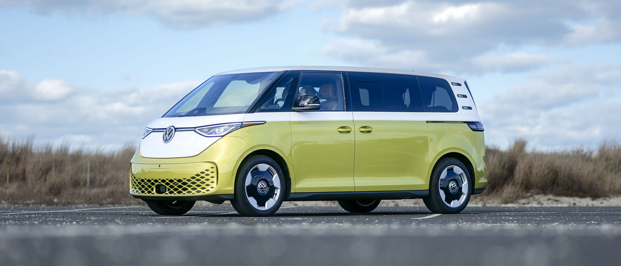 2025 Volkswagen ID. Buzz Pro S Plus 4MOTION test drive.