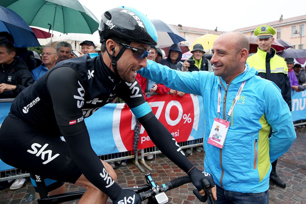 Bernhard Eisel and Paolo Bettini at the start