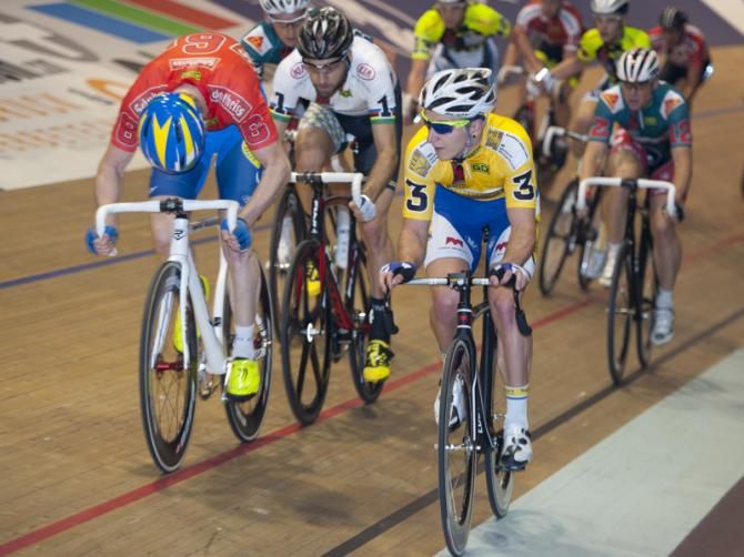 Yoeri Havik, head down, attacks Jasper De Buyst