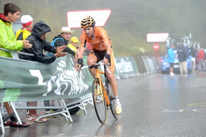Sammy Sanchez (Euskaltel-Euskadi) climbs to the summit finish on the Collada de la Gallina ascent