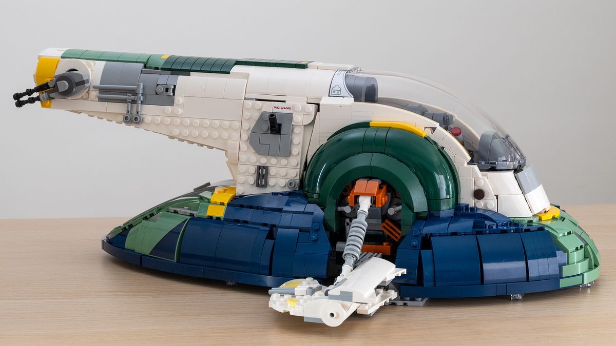 Lego Star Wars UCS Jango Fett&rsquo;s Firespray-Class Starship (75409) in 'landed' horizontal position