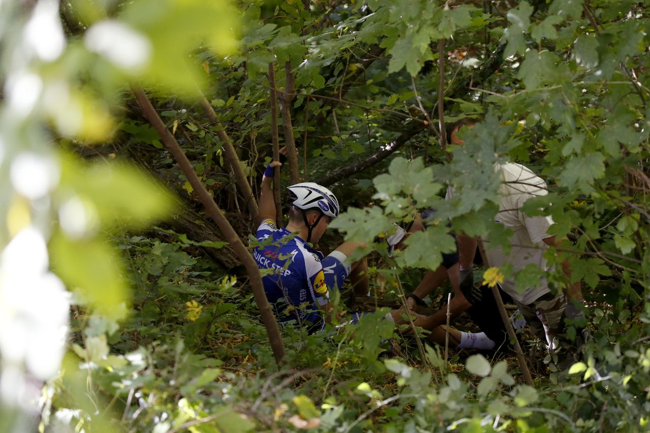 Laurens de Plus (Quick-Step Floors) crashed into a ravine on the Sormano descent