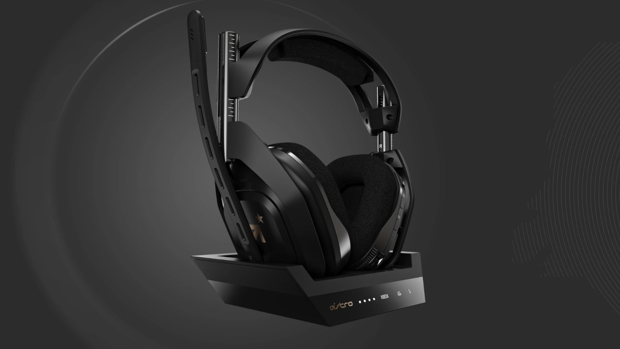 Roccat Syn Max Air wireless headset review: An affordable charging dock ...