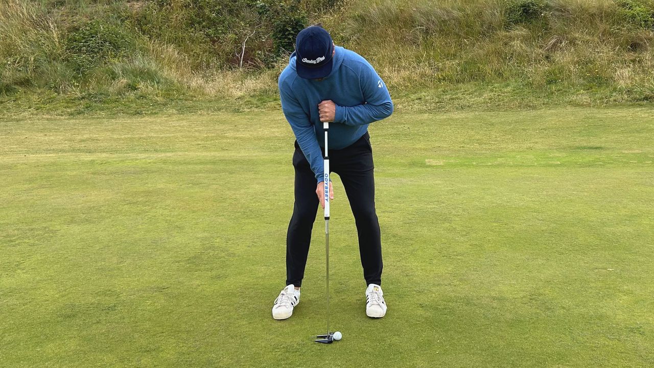 Photo of Joe Ferguson using a broomhandle putter