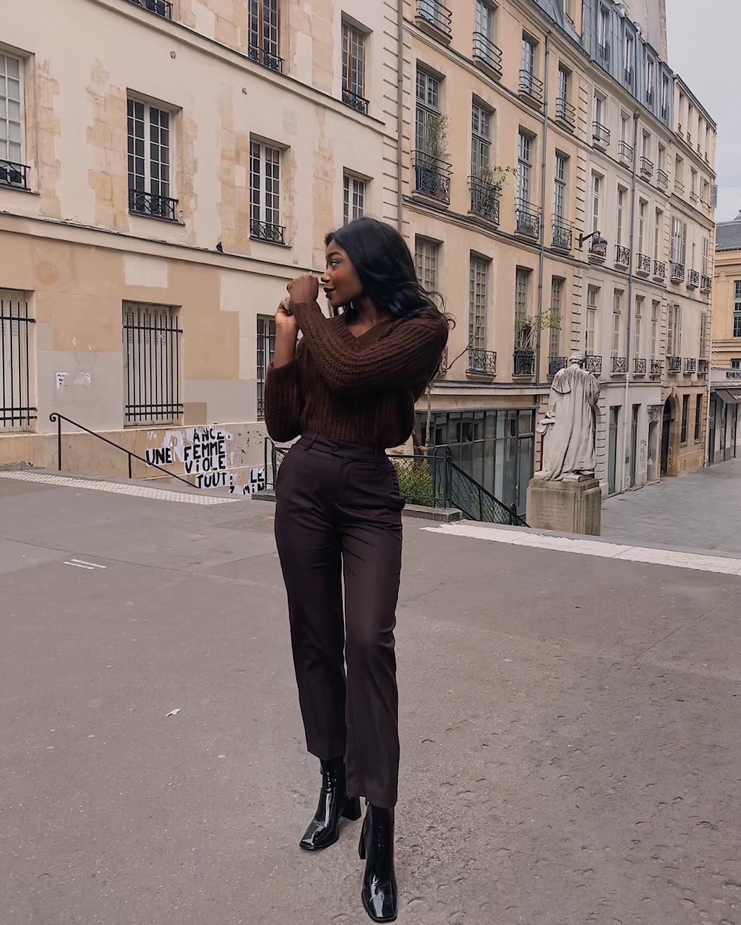 missing-image صيحة سراويل السجائر هي الصيحة المفضلة لدى الفتيات الفرنسيات حاليًا