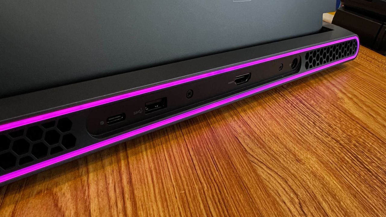 Alienware m17 r5 amd