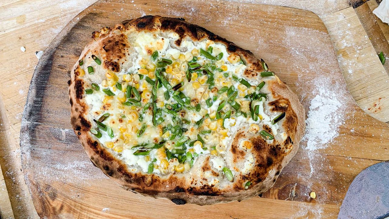 Alfa Nano cooking pizza