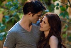 Robert Pattinson & Kristen Stewart in Twilight Breaking Dawn: Part 2