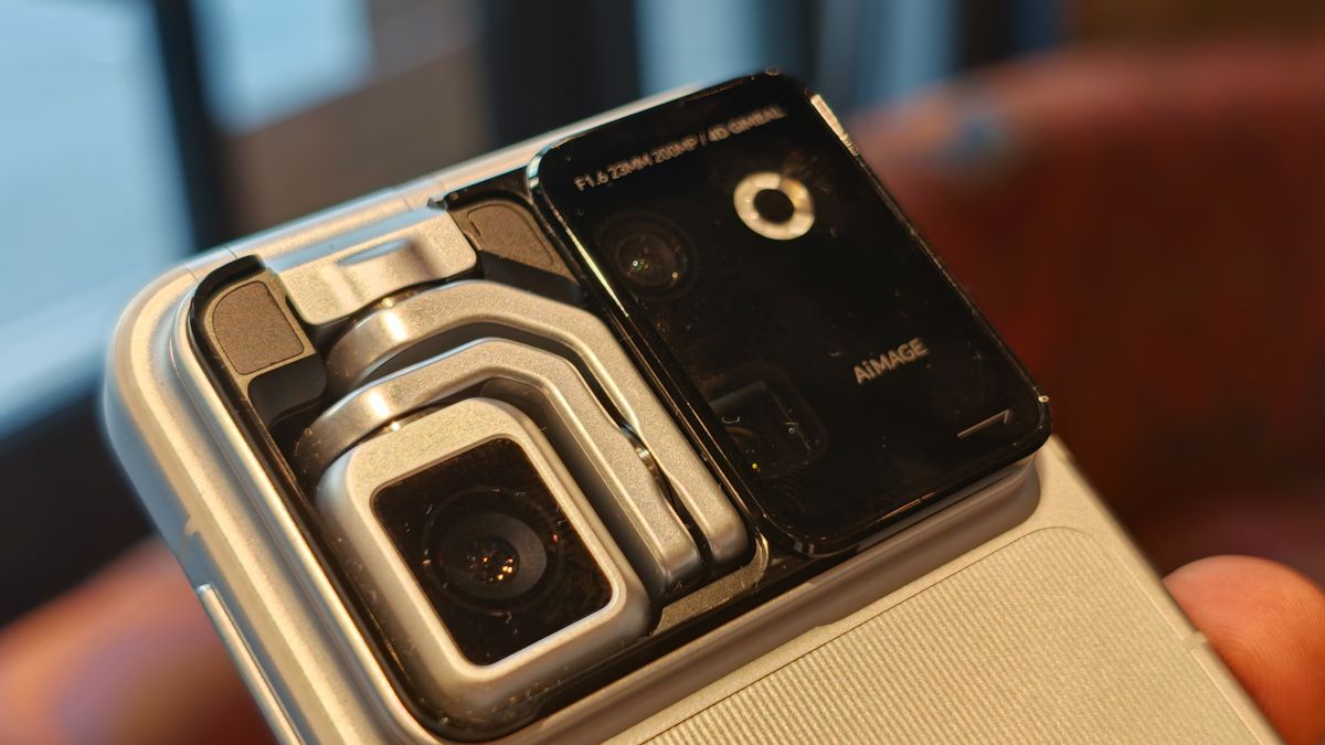 Hands on with the Honor Robot Phone with a 4DoF motorized retractable gimbal
