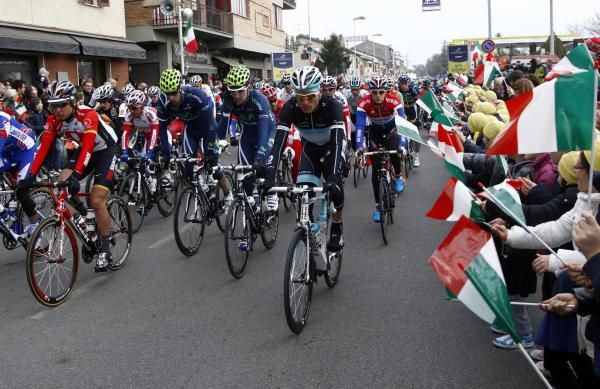 The peloton rolls out of Narni