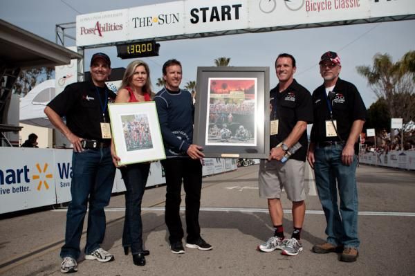 The Redlands race crew presents Davis Phinney with the Legends Award.