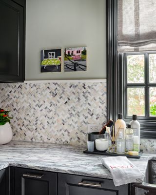 tile backsplash, marble countertop