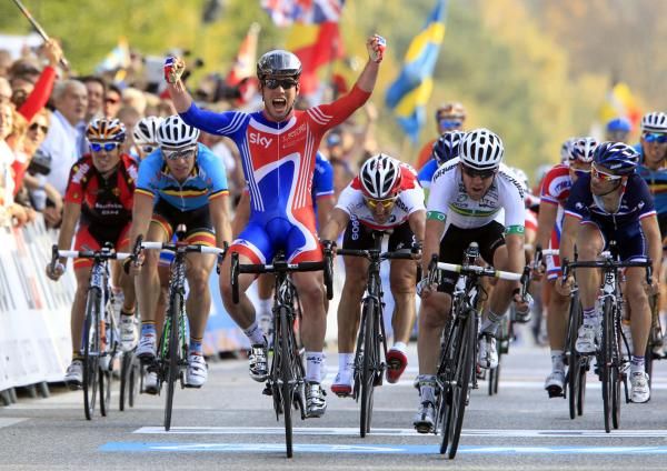 Mark Cavendish (Great Britain) gets it on the line