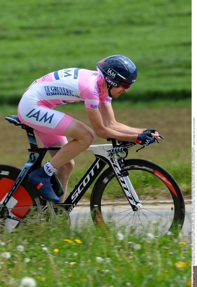Johann Tschopp (IAM Cycling) in the pink climbers jersey