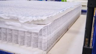 Laminating and assembling process of a mattress in the 3z factory