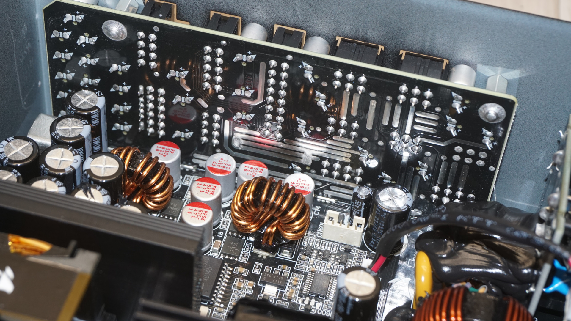 Corsair RM850x Shift 2025