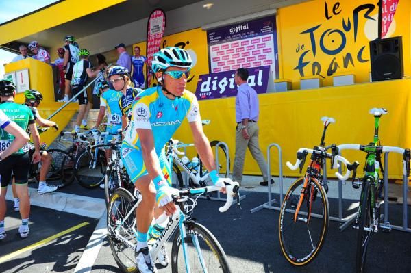 Paolo Tiralongo (Astana) is a key support to Alexandre Vinokourov.