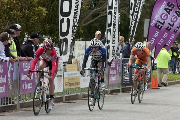 Cameron Peterson (Virgin Blue/RBS Morgans) leads Alex Carver (Team Jayco Skins) and Tom Robinson (Genesys Wealth Advisers) held their gap over the peloton into the final lap.