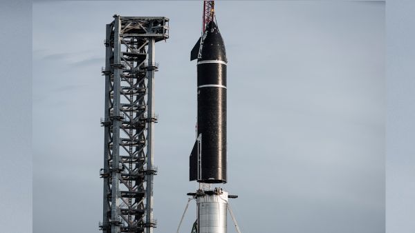 SpaceX&#039;s first orbital Starship SN20 is stacked atop its massive Super Heavy Booster 4 for the first time on Aug. 6, 2021 at the company&#039;s Starbase facility near Boca Chica Village in South Texas. They stood 395 feet tall, taller than NASA&#039;s Saturn V moon rocket.