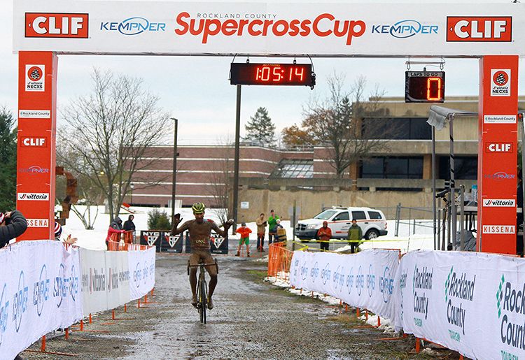 Curtis White (Cannondale p/b Cyclocrossworld) takes the win