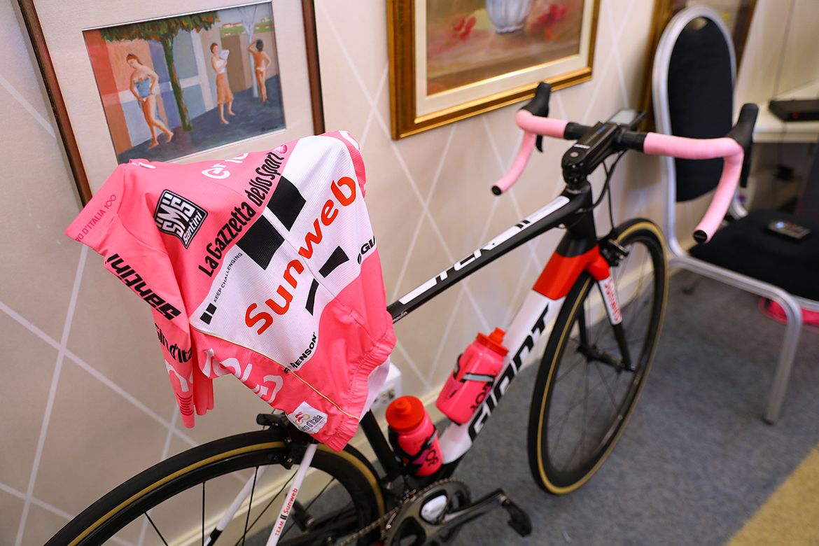 Tom Dumoulin's Giant TCR with maglia rosa