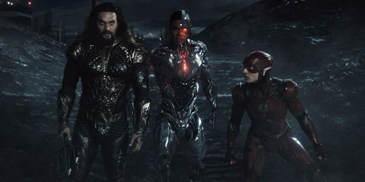 Aquaman, Cyborg, and The Flash stand on the battlefield in Zack Snyder&#039;s Justice League