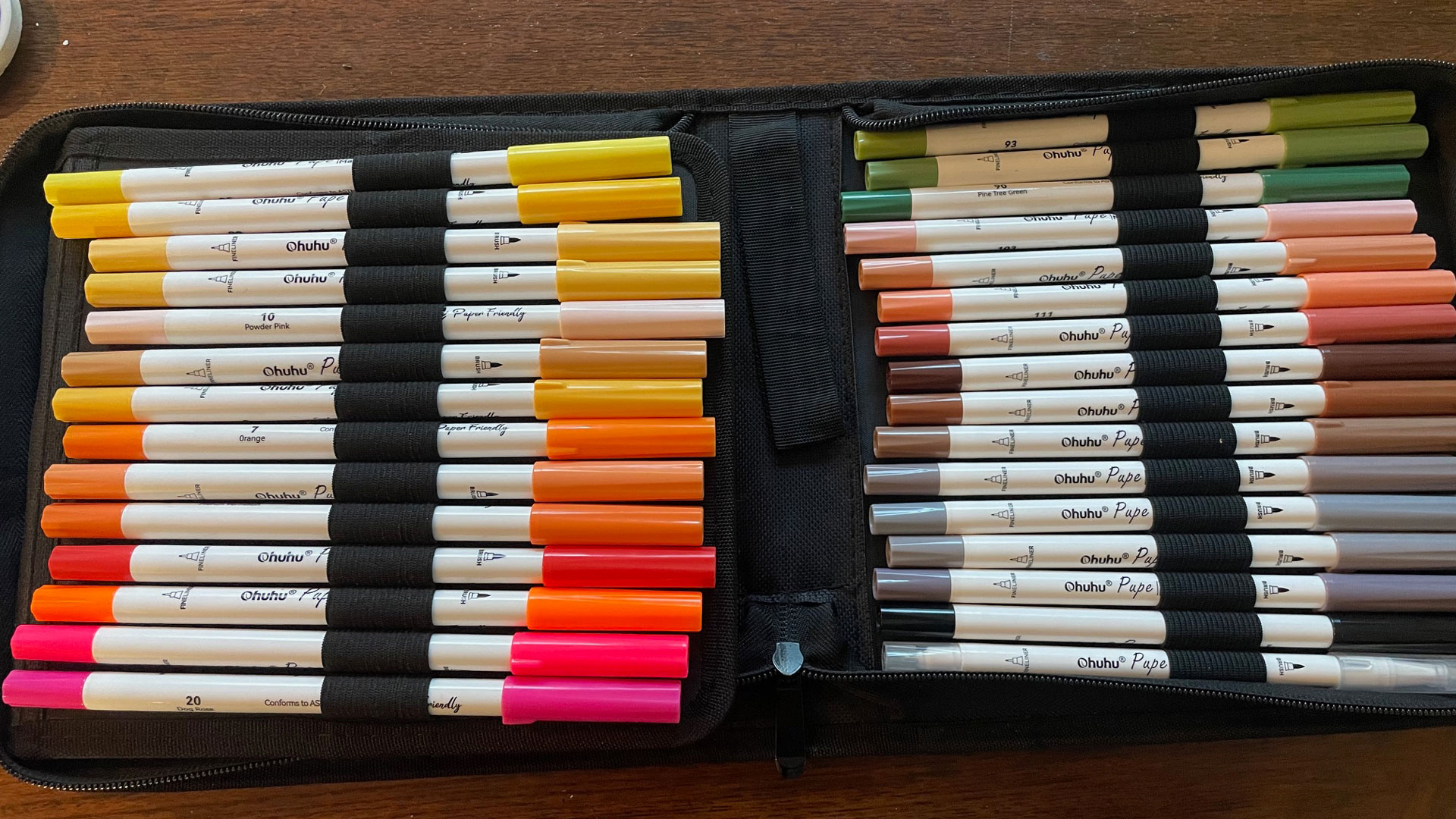 Ohuhu Pupe markers with case open displaying the markers