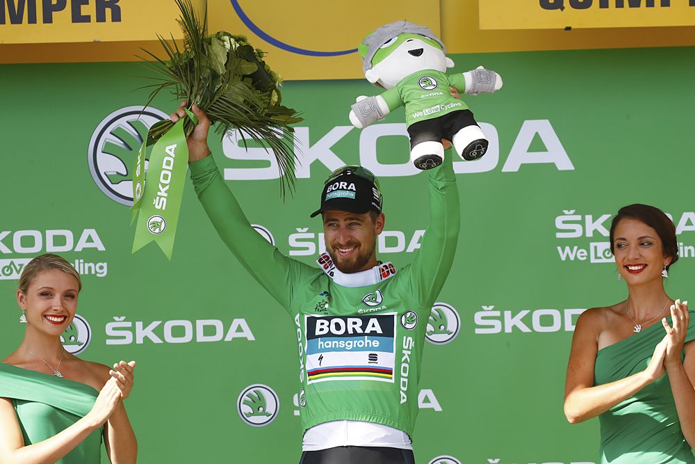 Peter Sagan (Bora-Hansgrohe) wins stage 5 at the Tour de France and wears the green points jersey