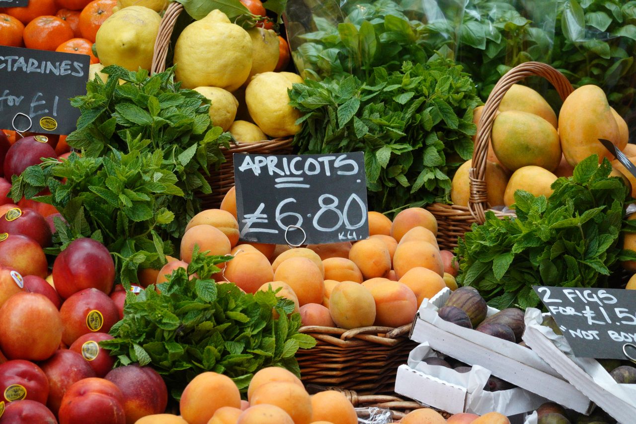 Sony Cyber-Shot RX100 VII sample gallery: close up of colorful fruit selection at a market