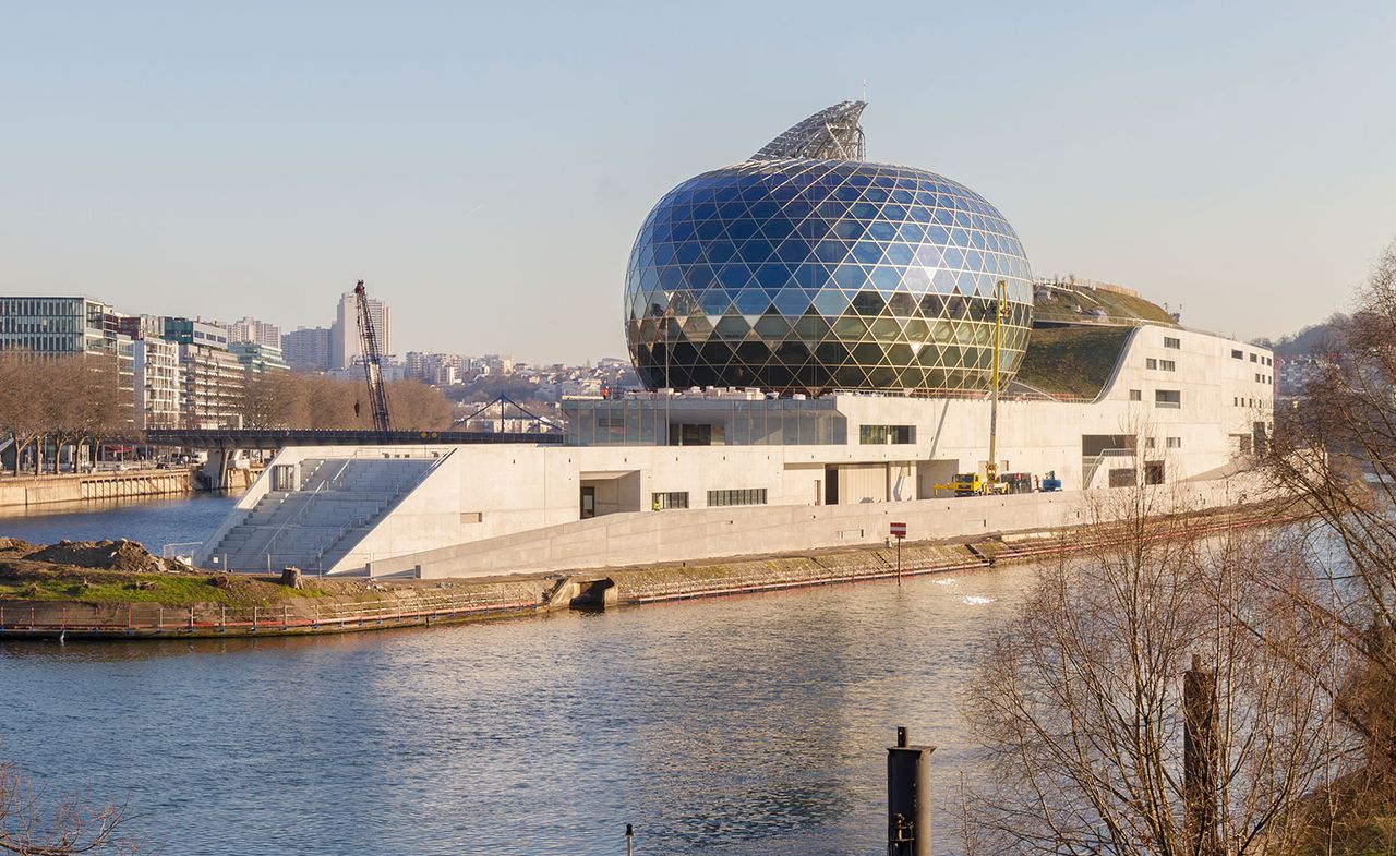 View of building &amp; dome from across the rive