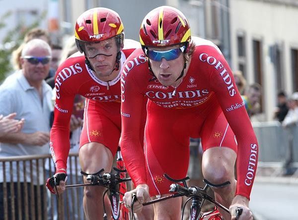 Wiggins leads Cofidis team-mate Michiel Elijzen to victory