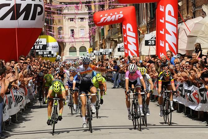The sprint to the stage 4 finish line in Jesi