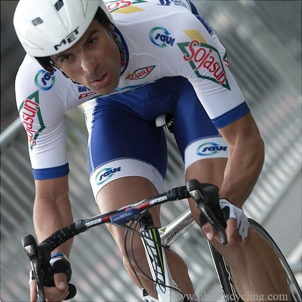 Jimmy Engoulvent (Saur-Sojasun) on his winning prologue ride.