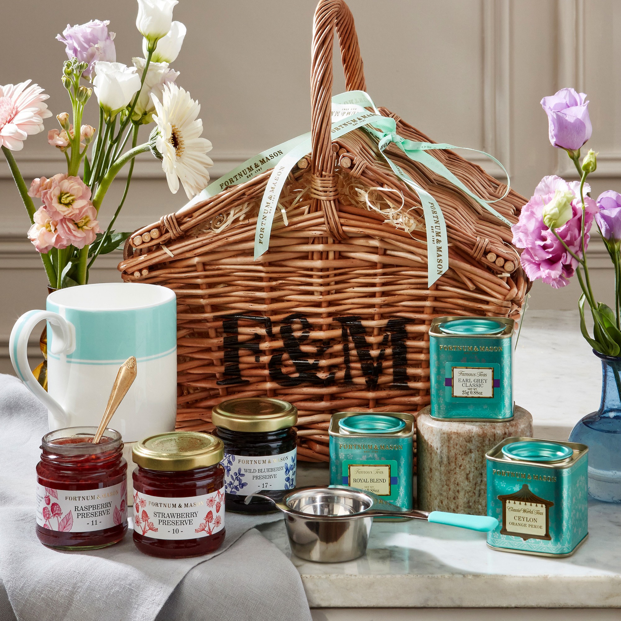 The Fortnum &amp;amp; Mason afternoon tea basket