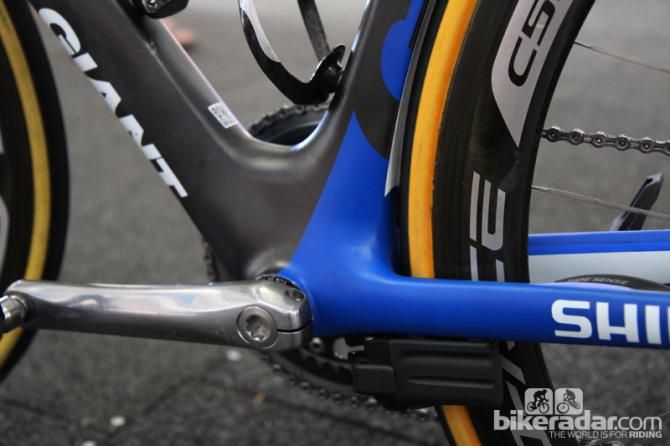 Huge tube sections around the 86mm-wide bottom bracket lend very good drivetrain rigidity.