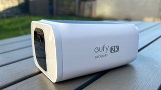 The side view of the Eufy SoloCam S40