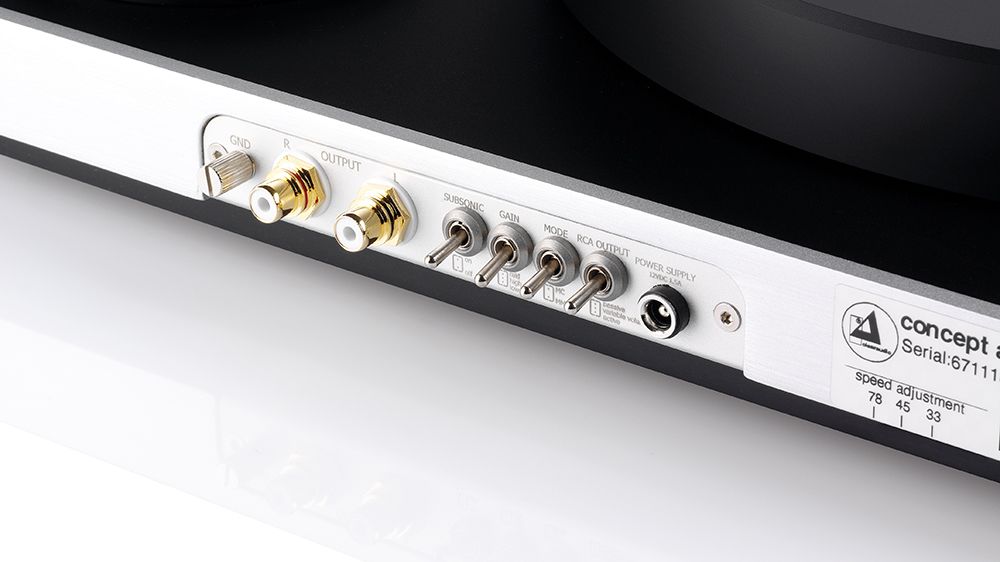 Clearaudio Concept Active brings phono preamp to Awardwinning design