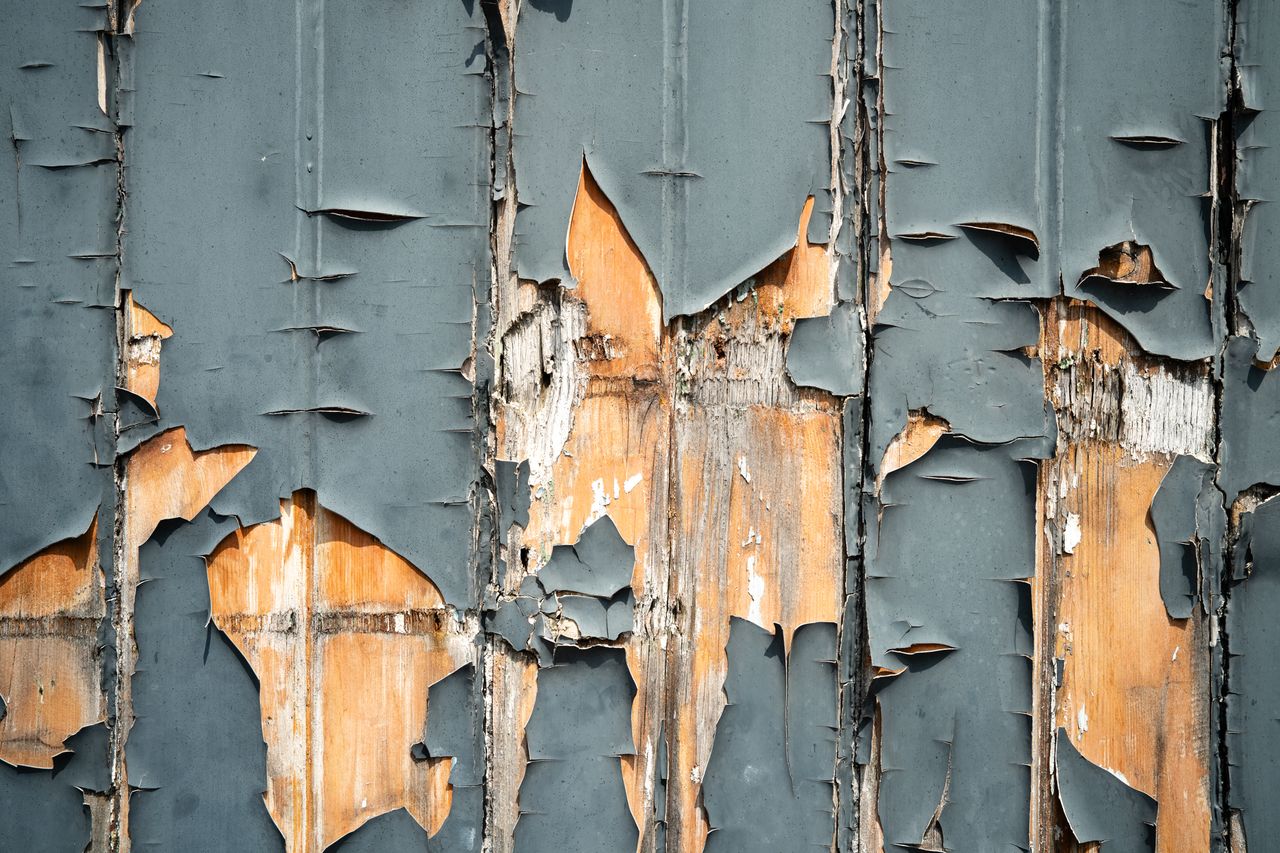 Photo of peeling paint on a wooden door taken with the Viltrox AF 35mm f/1.2 LAB FE