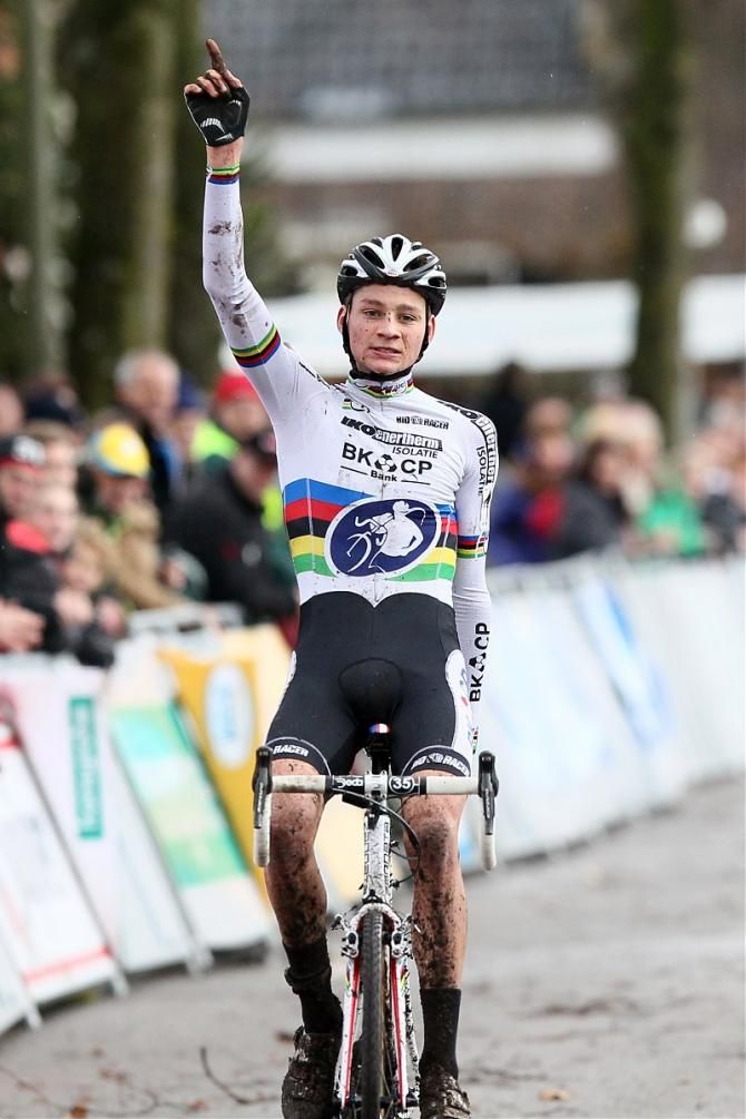 Junior world champion Mathieu van der Poel keeps his season's unbeaten streak alive with a win at Superprestige Gieten.