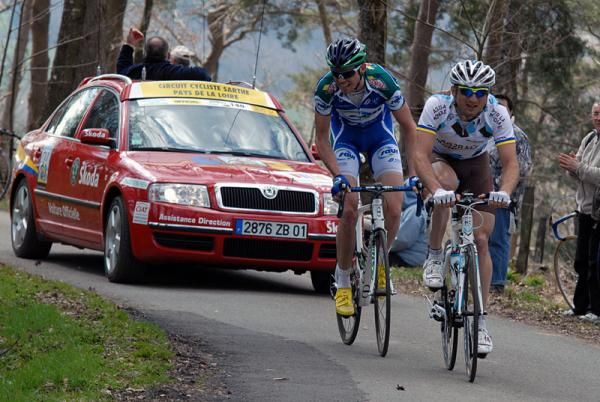 Yannick Talabardon (Saur Sojasun) and Yuriy Krivtsov (Ag2r La Mondiale) in the lead on the finishing circuits.