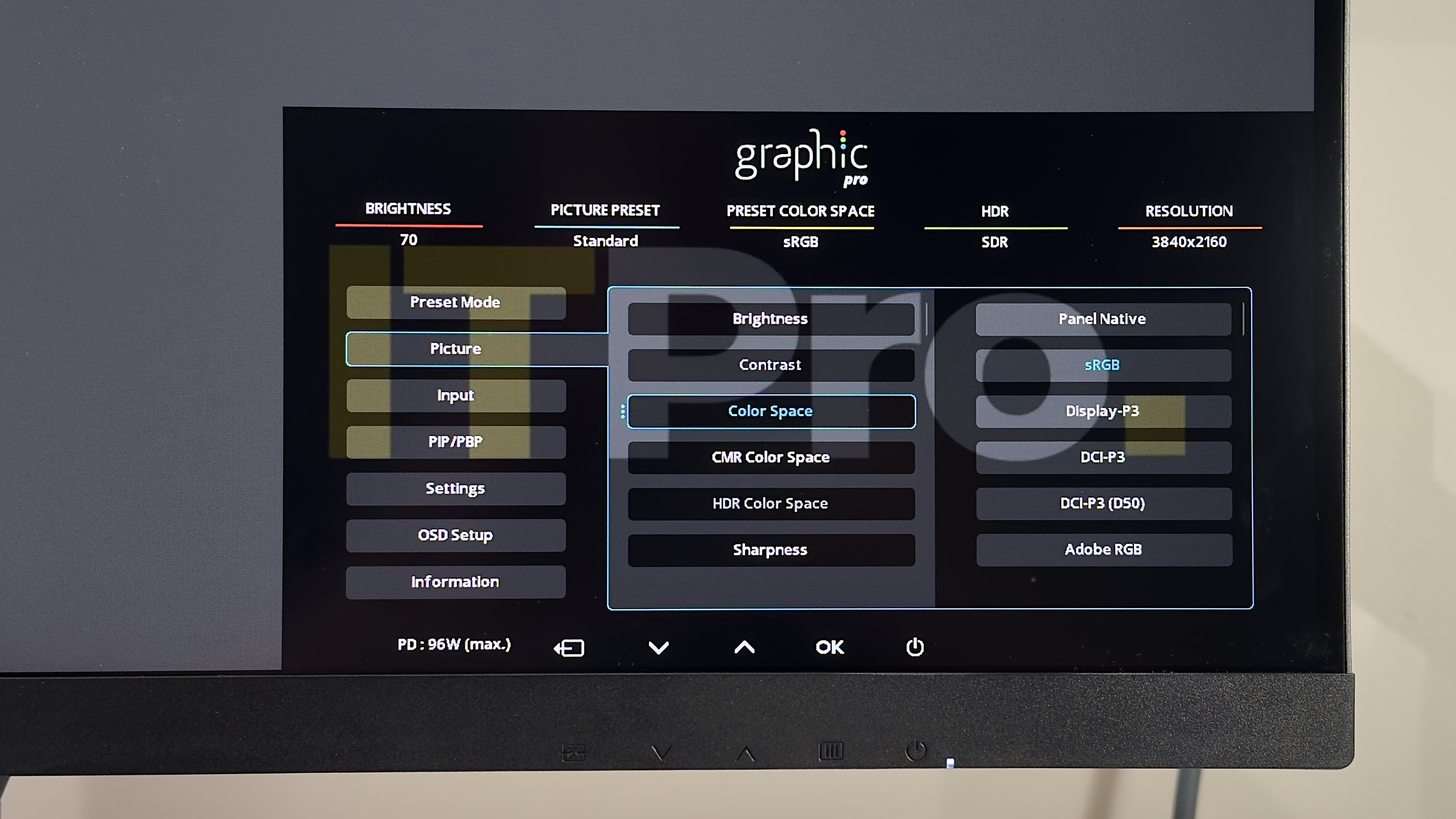 The AOC Graphic Pro U32U3CV on a desk