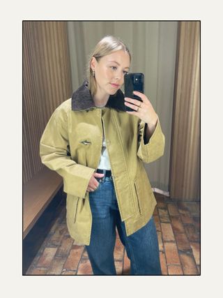 Woman wears pockets cotton parka