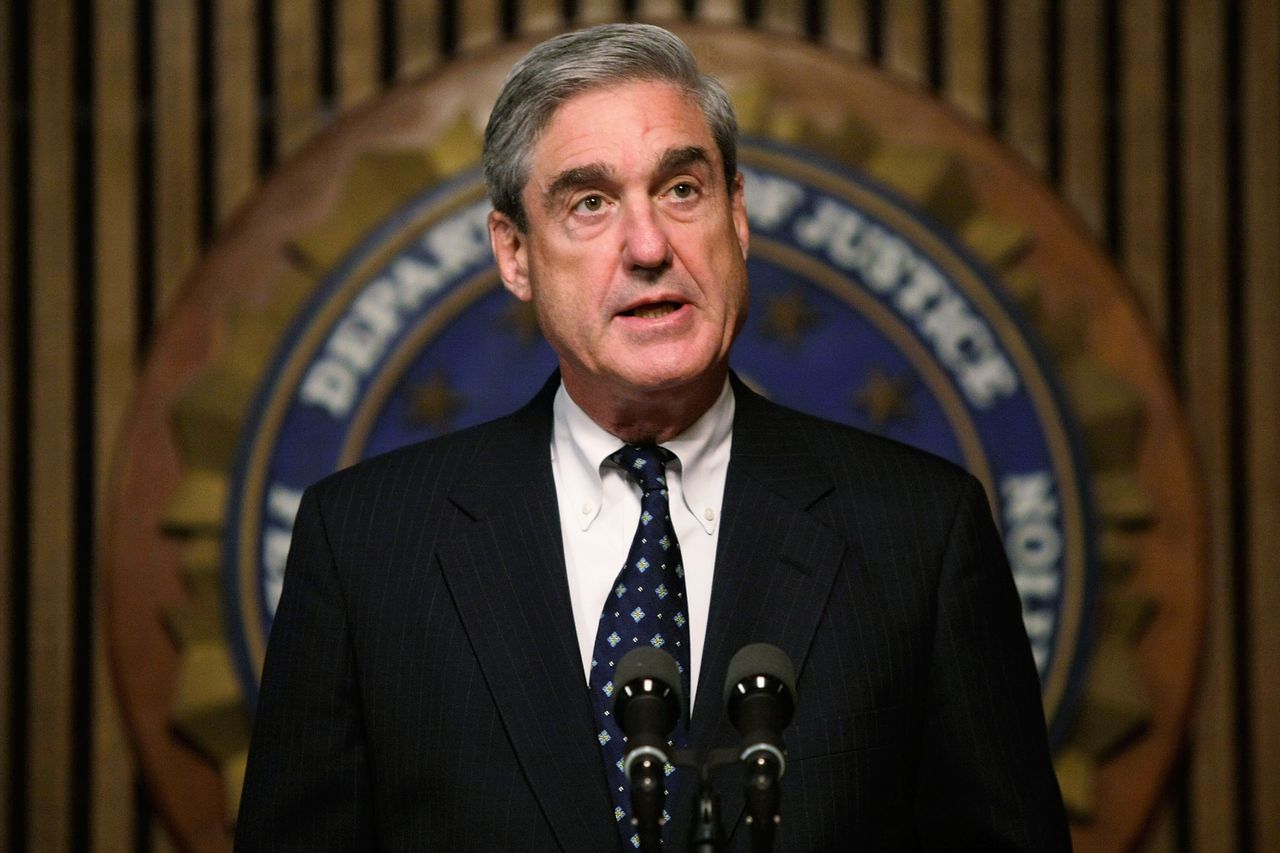 Robert Mueller speaks at the FBI HQ