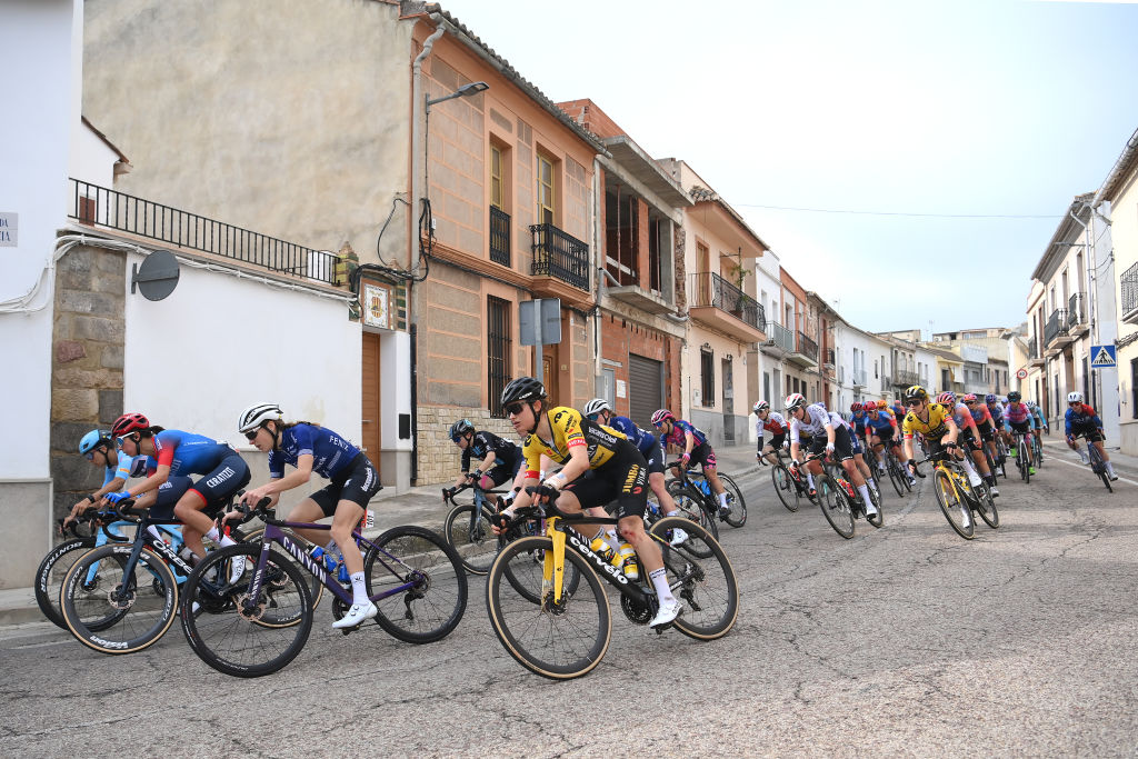 SAGUNT SPAIN FEBRUARY 16 LR Yara Kastelijn of The Netherlands and Team FenixDeceuninck Eva Van Agt of The Netherlands and Team JumboVisma and a general view of the peloton competing during the 7th Setmana Ciclista Volta Comunitat Valenciana Femines 2023 Stage 1 a 119km stage from Valencia to Sagunt on February 16 2023 in Sagunt Spain Photo by Alex BroadwayGetty Images