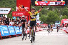 Primoz Roglič wins stage 8 of the 2023 Vuelta a España ahead of Remco Evenepoel