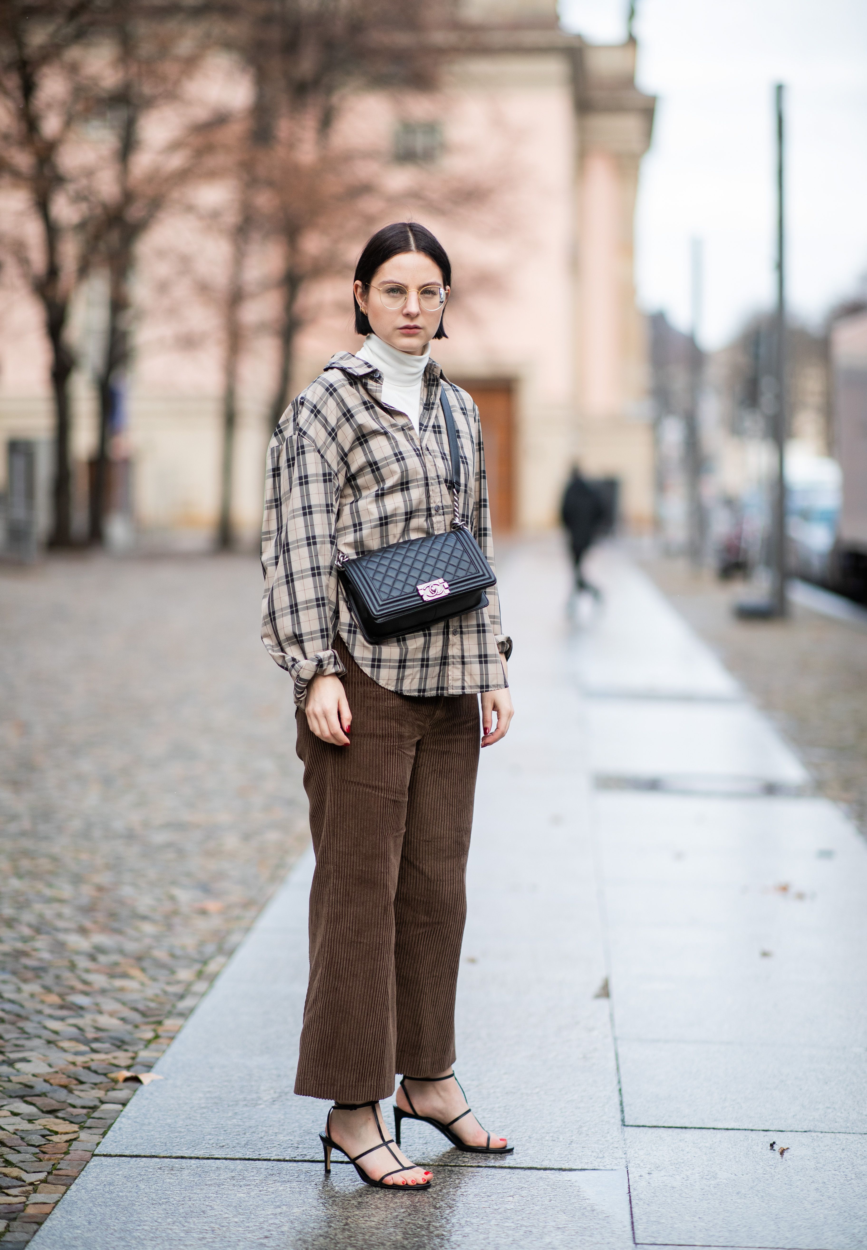 How To Wear A Flannel Shirt: 15 Styling Ideas For Women