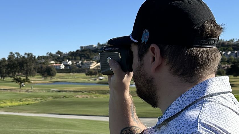 Using Bushnell&#039;s new rangefinder on the course