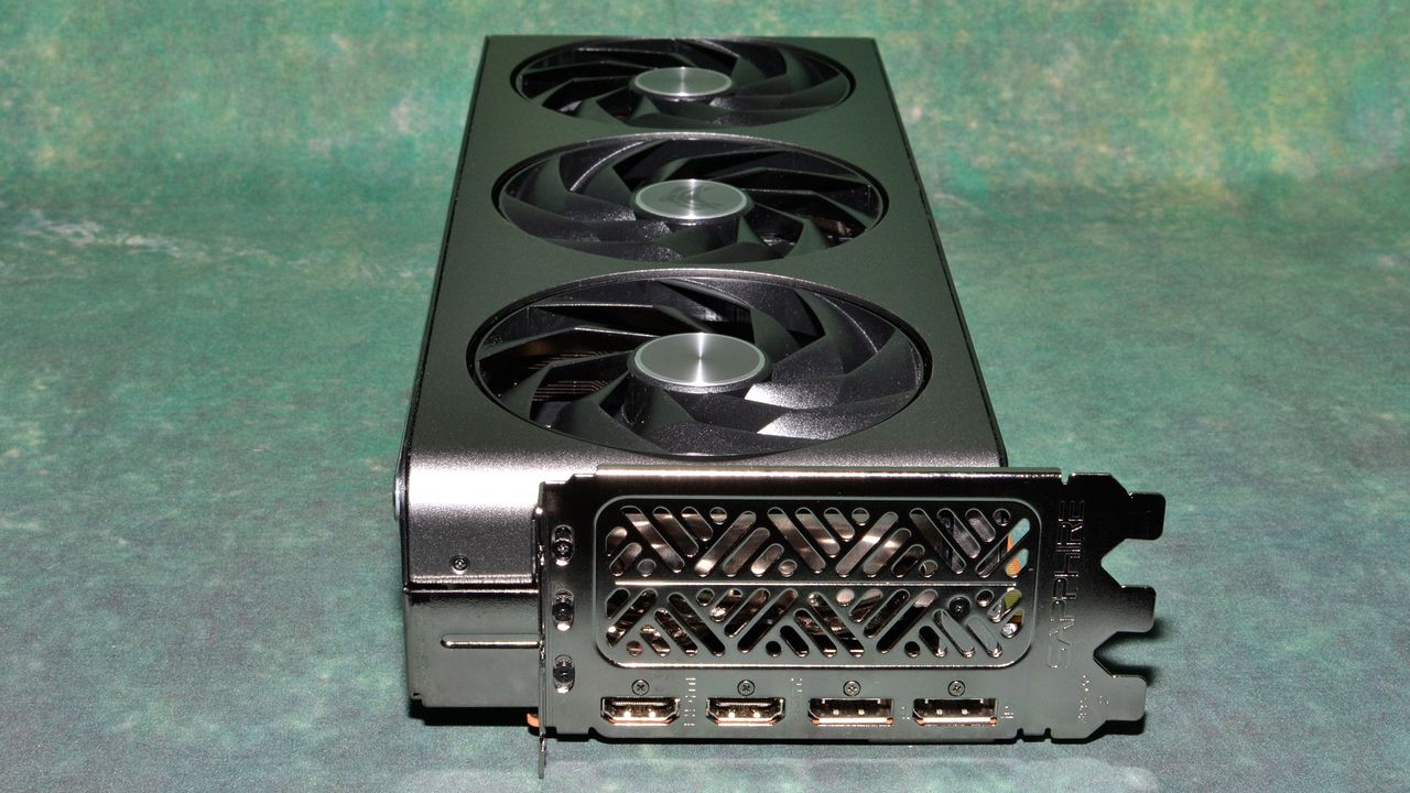 Sapphire RX 7800 XT Nitro+ charts and images