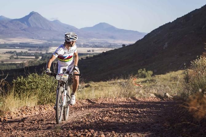 Nino Schurter (Switzerland) of Scott-Swisspower MTB-Racing looks back for his partner, Florian Vogel (Switzerland)