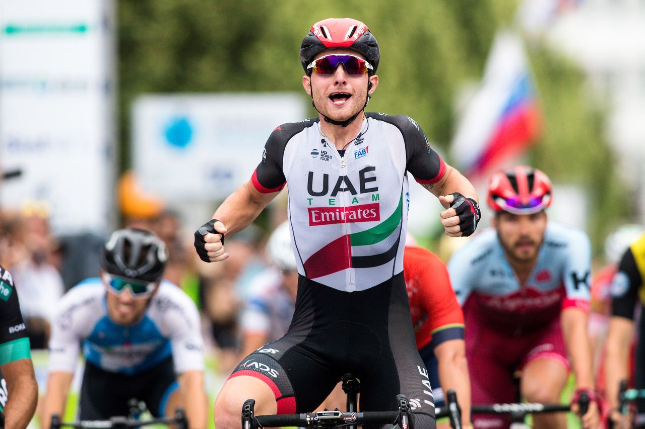 Simone Consonni (UAE Team Emirates) wins
